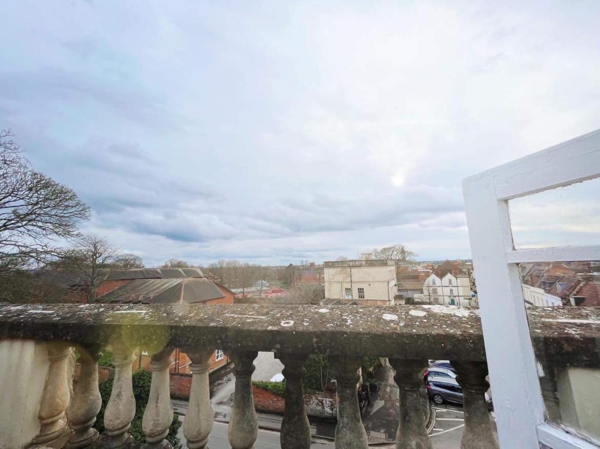 4 Bed Loft Apartment Overlooking Historic Town Trowbridge Buitenkant foto