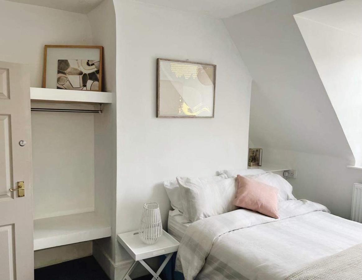 4 Bed Loft Apartment Overlooking Historic Town Trowbridge Buitenkant foto