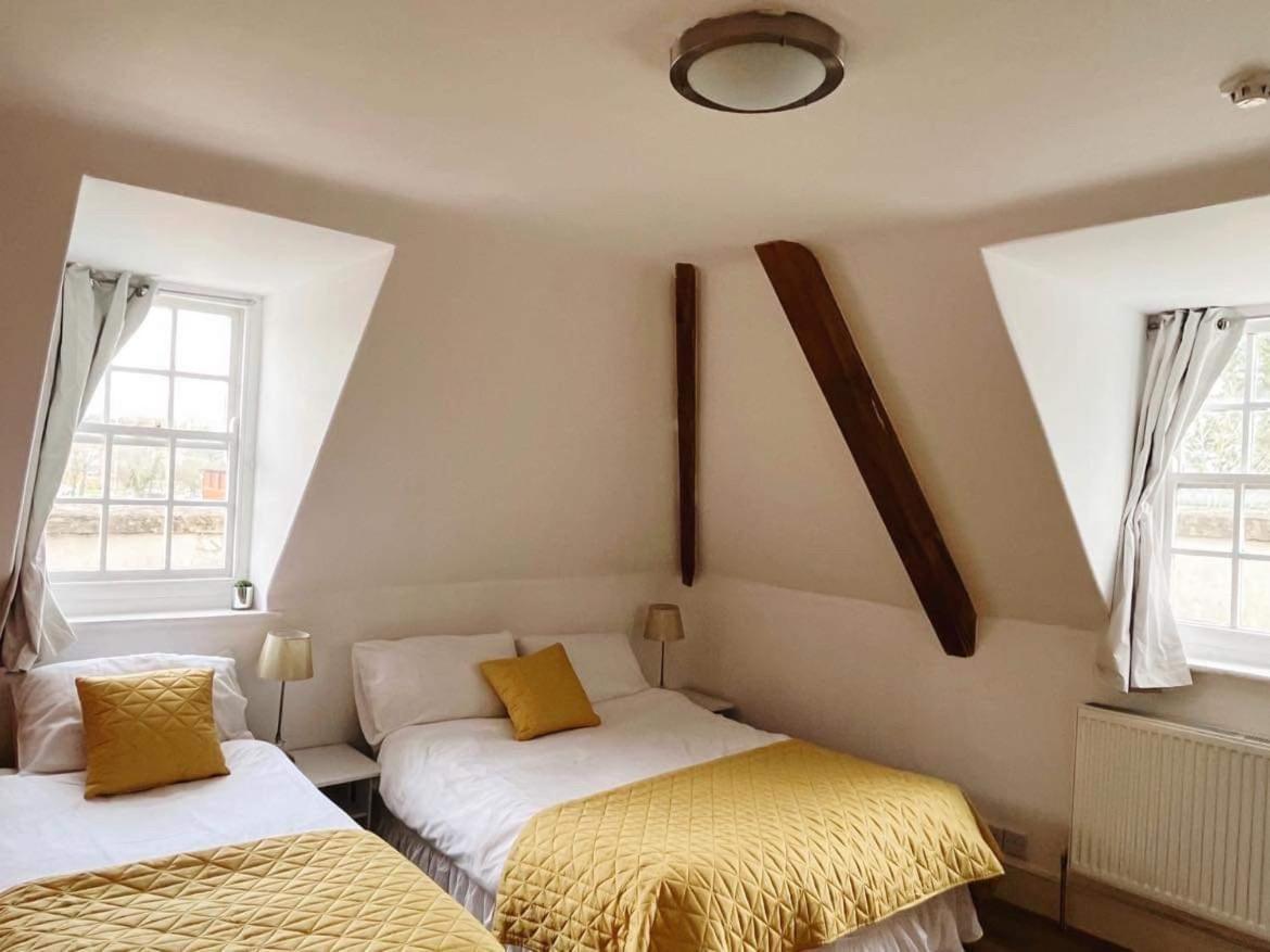 4 Bed Loft Apartment Overlooking Historic Town Trowbridge Buitenkant foto
