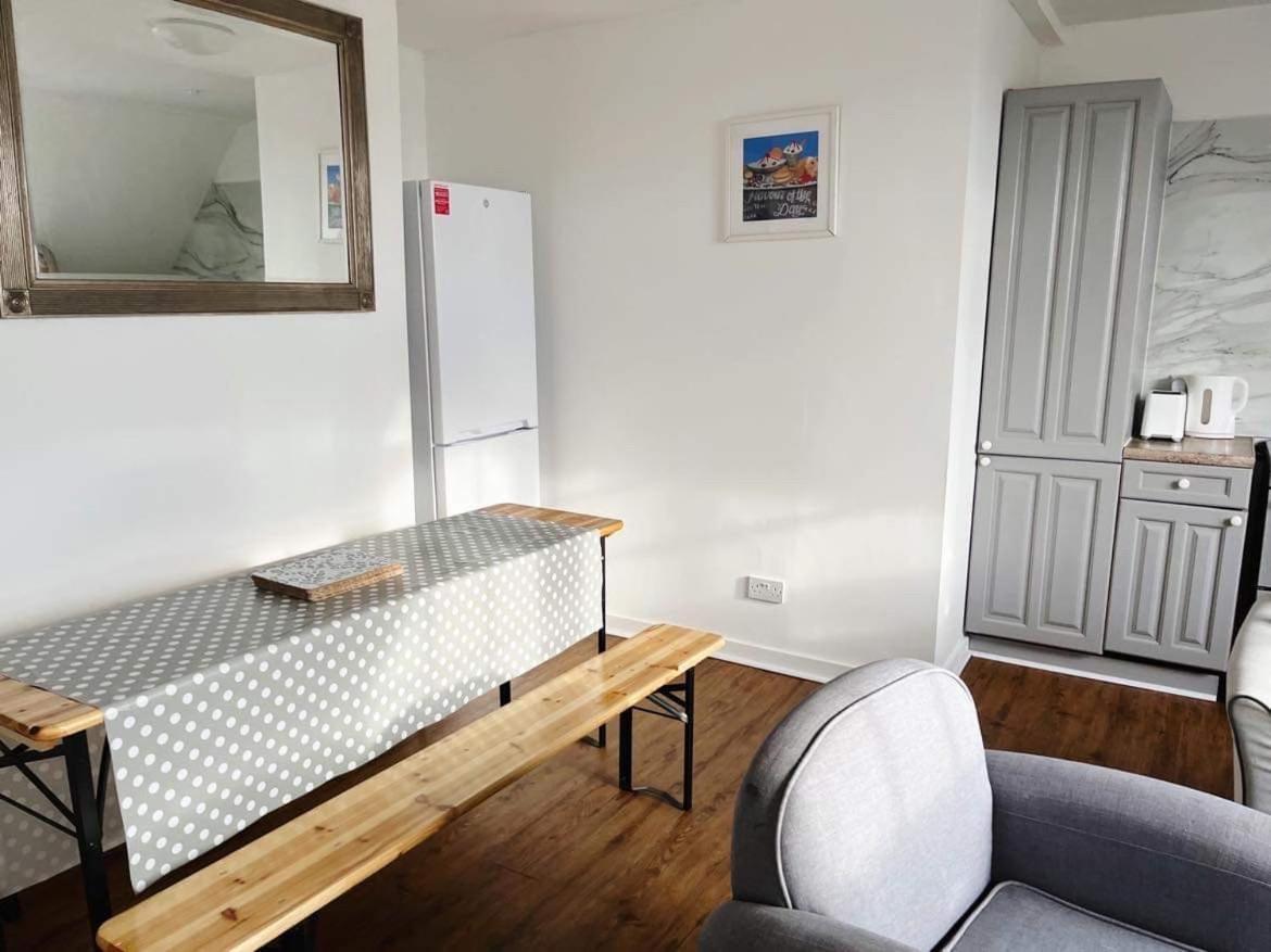 4 Bed Loft Apartment Overlooking Historic Town Trowbridge Buitenkant foto