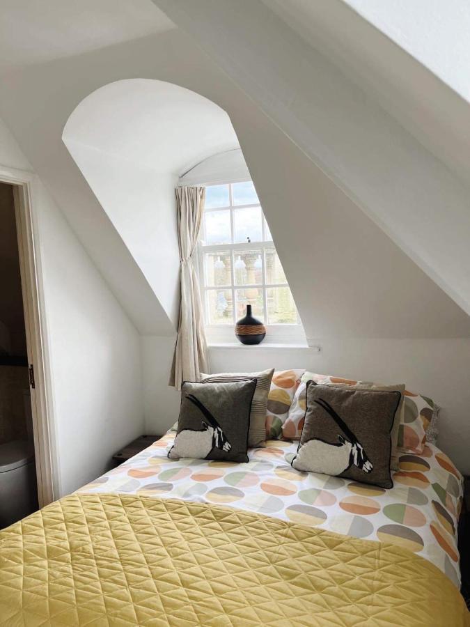 4 Bed Loft Apartment Overlooking Historic Town Trowbridge Buitenkant foto